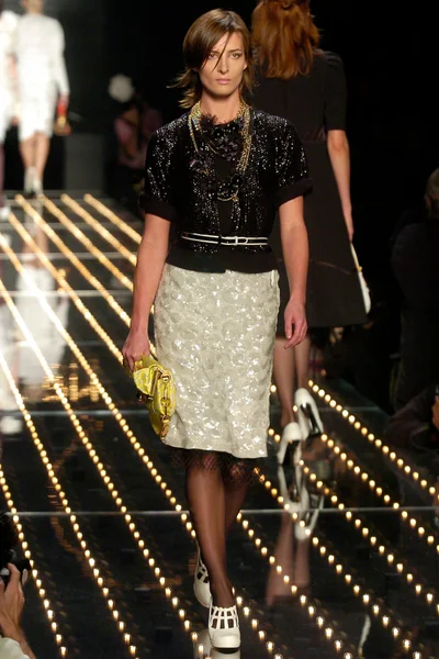Look 10